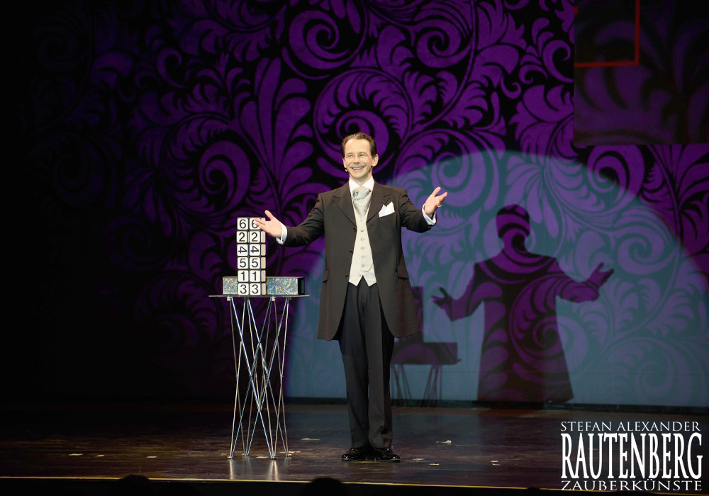 Salonmagie beim Internationalen Varietéfestival in Sennfeld