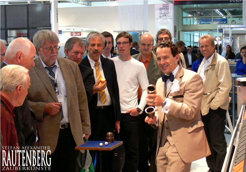 Zauberer Rautenberg mit Business Magic für OEG auf der Messe Intersolar in München