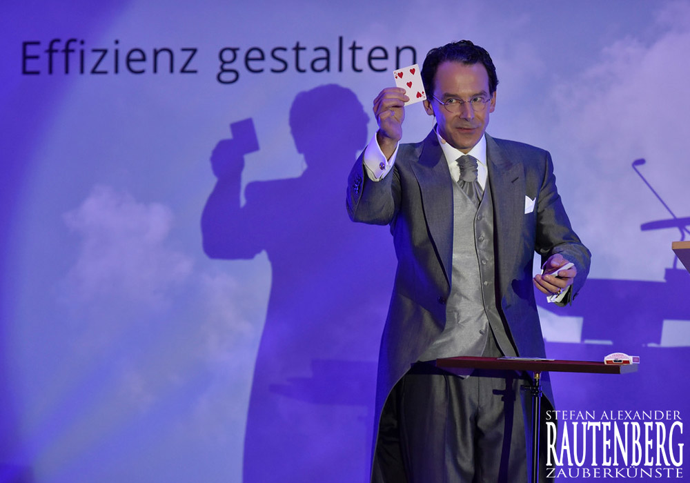 Zauberer Rautenberg mit Salonmagie im Rahmen eines Firmenjubiläums im Kurhaus in Wiesbaden